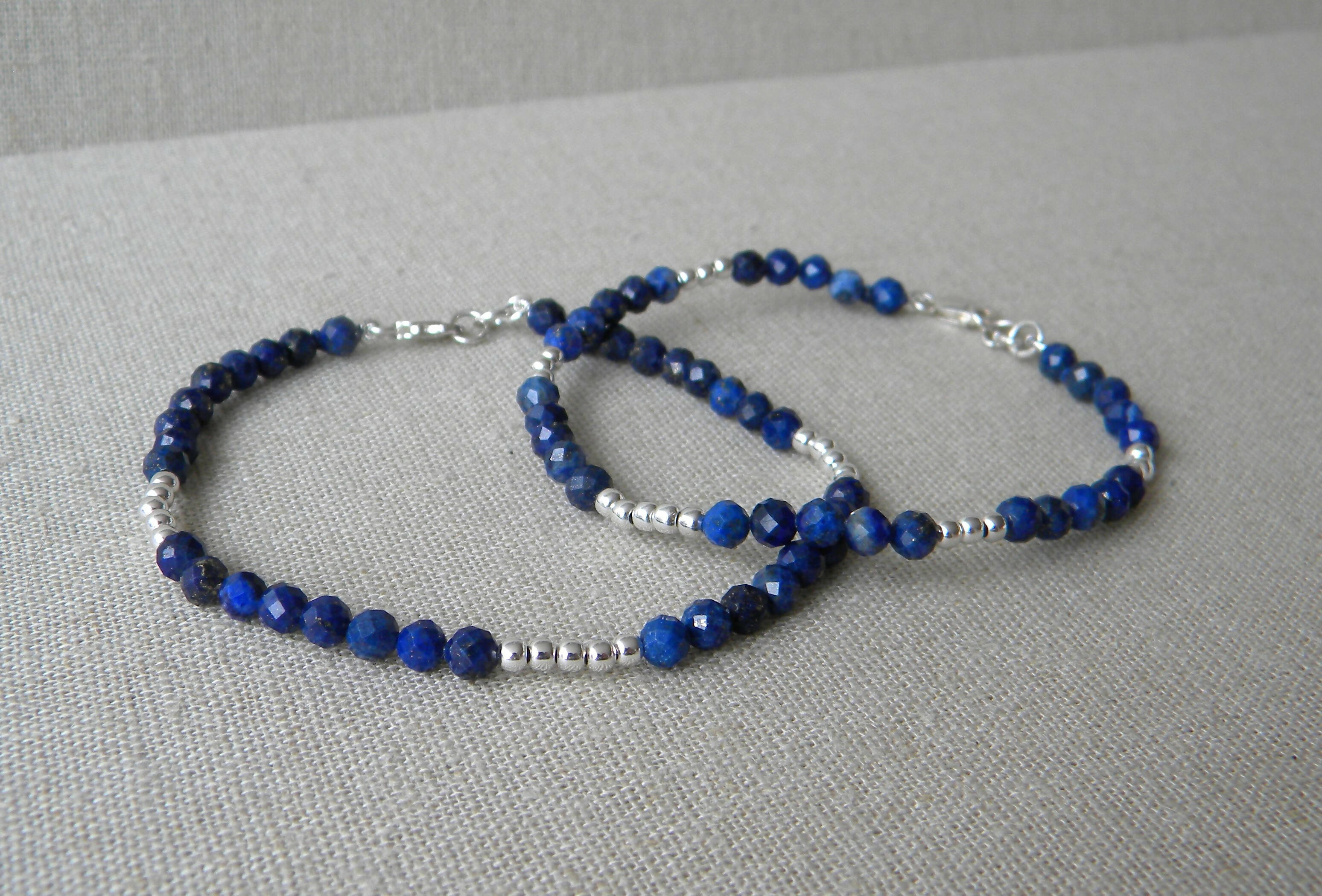 PULSERA HILADA MOSTACILLAS LAPISLÁZULI Y PLATA