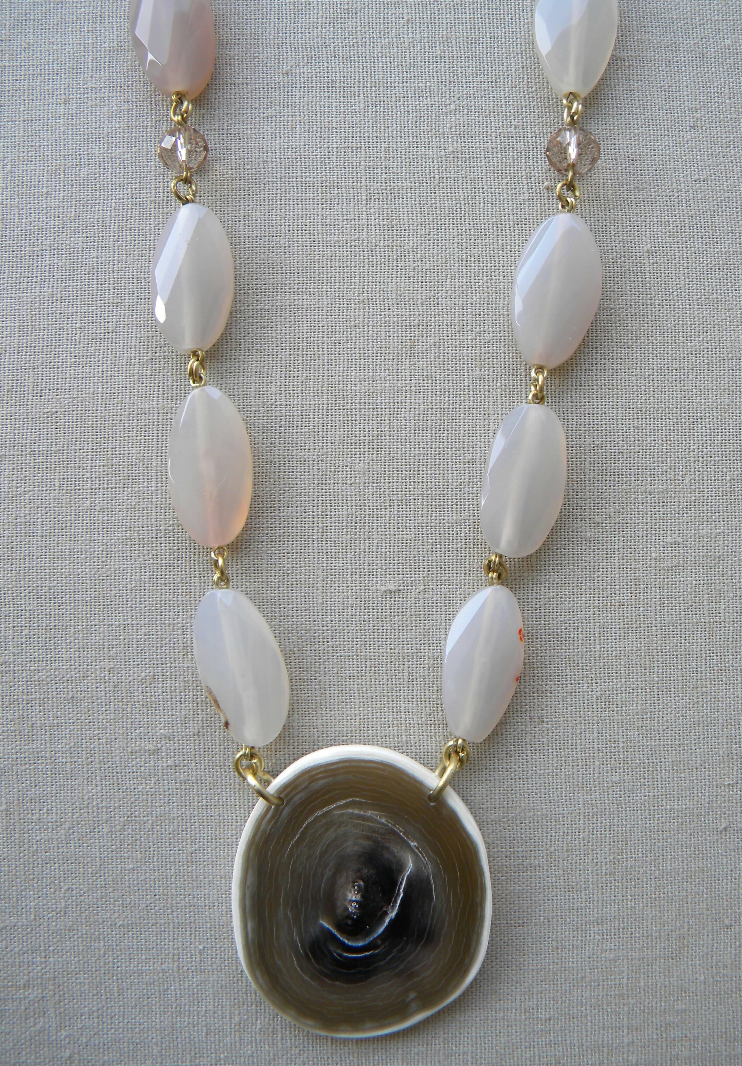 COLLAR LARGO ÁGATAS BLANCAS Y HUMO