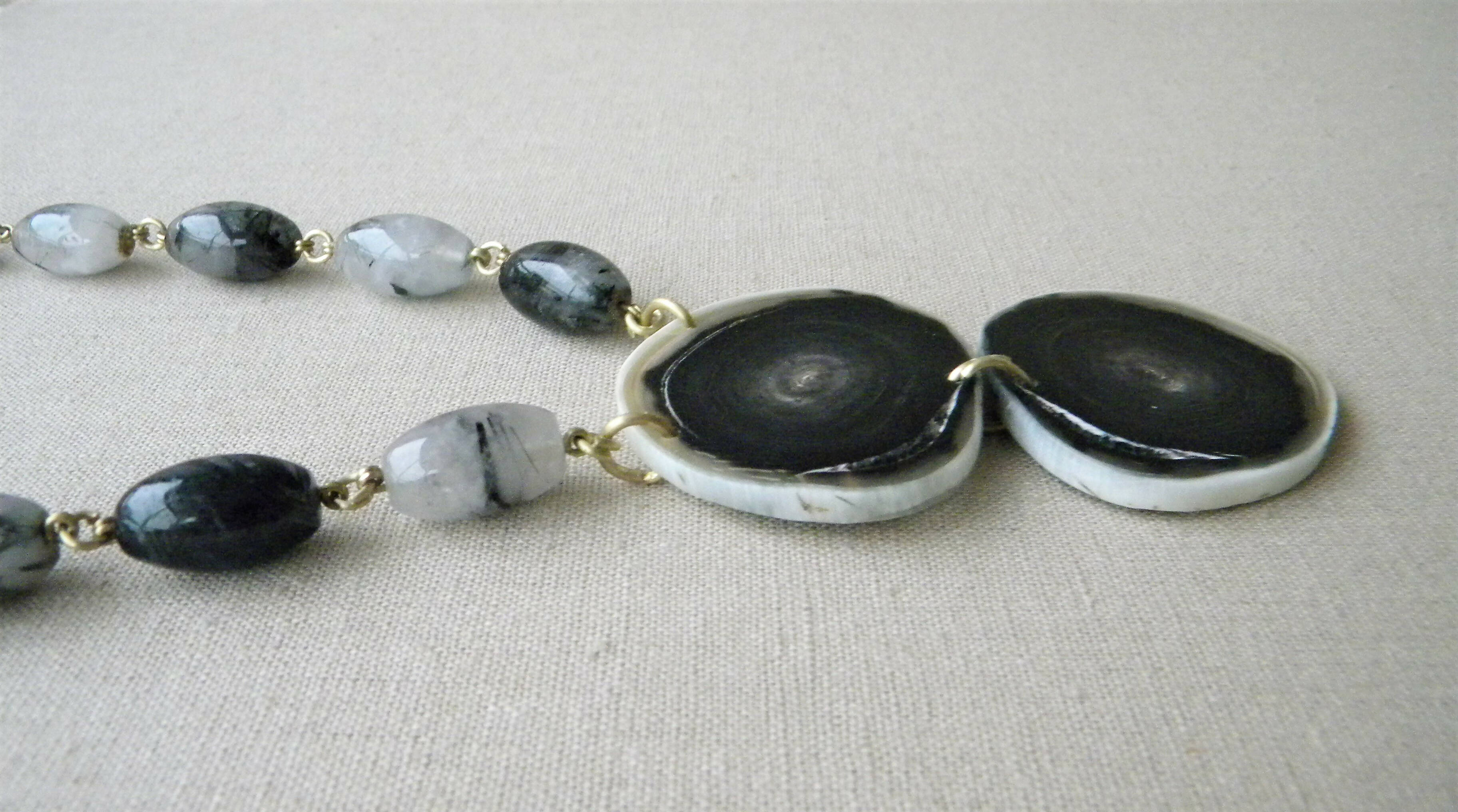 COLLAR LARGO CUARZO TURMALINA Y CUERNO NEGRO