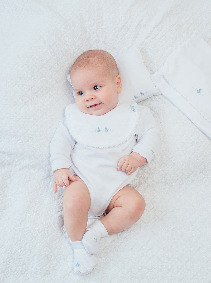 Almohada Niño Conejo Bordada a Mano