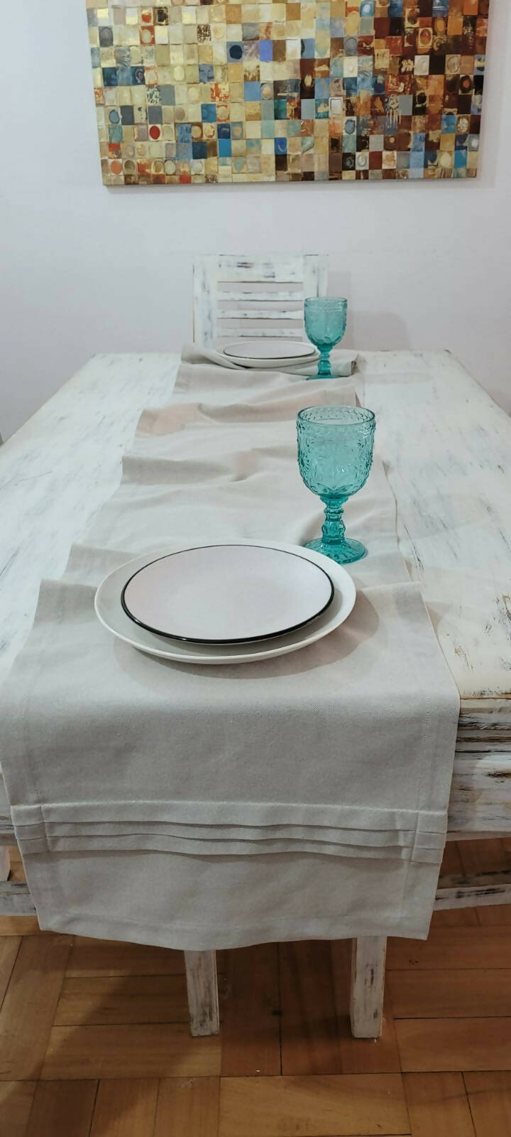 CAMINO DE MESA LINO COLOR TAUPE CON ALFORZAS EN SUS EXTREMOS