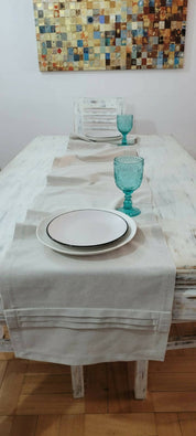 CAMINO DE MESA LINO COLOR TAUPE CON ALFORZAS EN SUS EXTREMOS