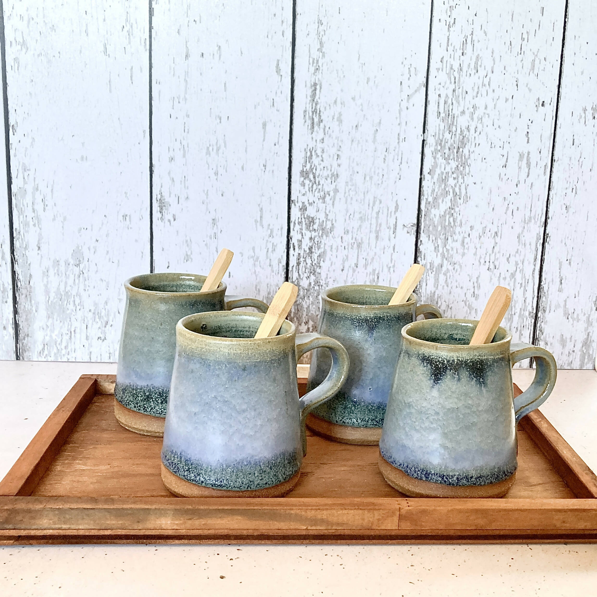 Set café mediano en bandeja madera azul