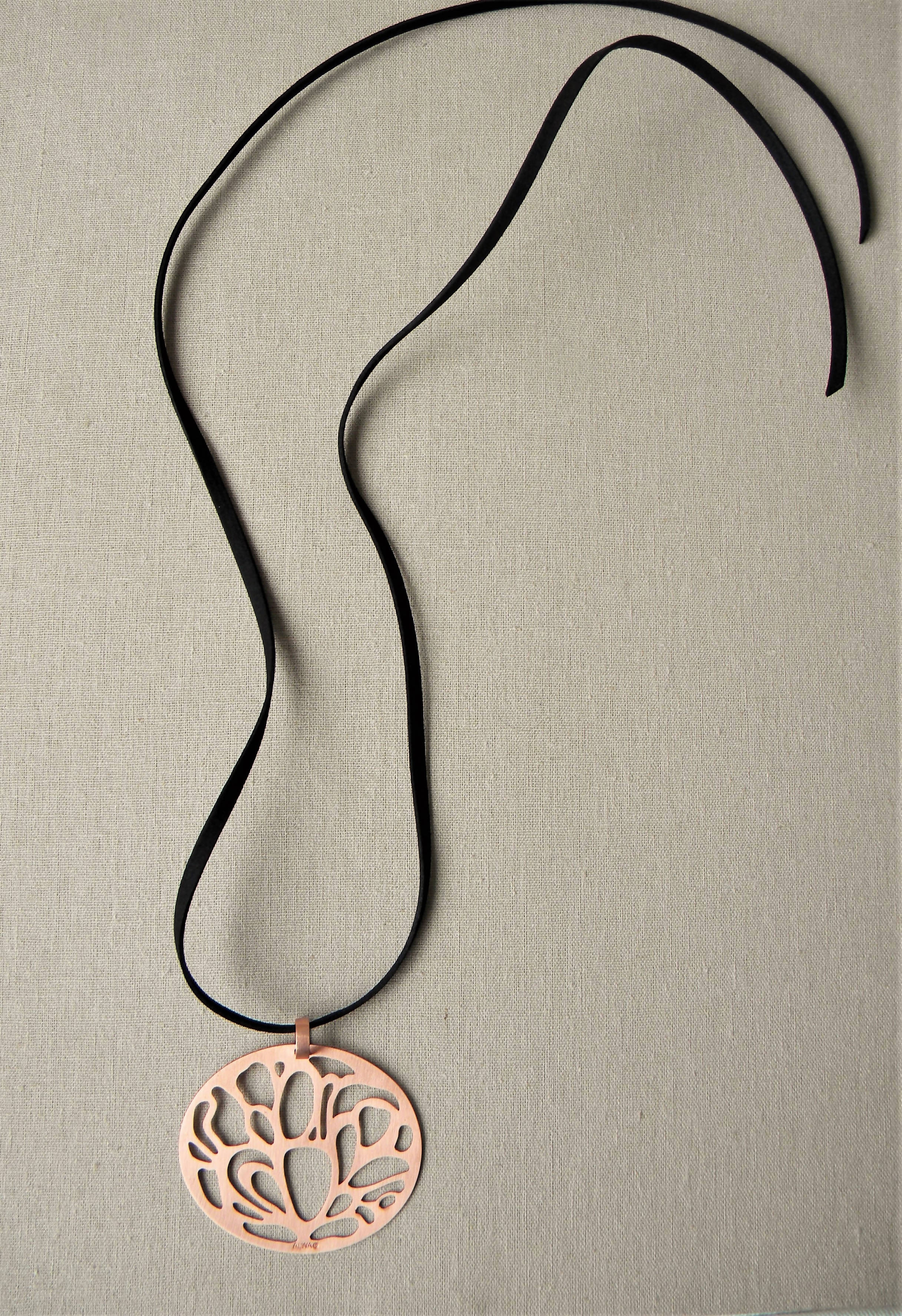 COLLAR COBRE OVALADO GAMUZA