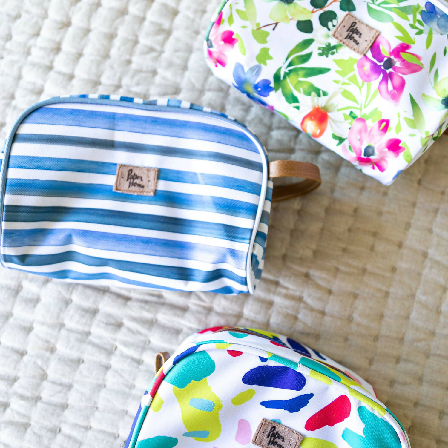 Estuche cosmetiquero sustentable líneas azules Paper Home