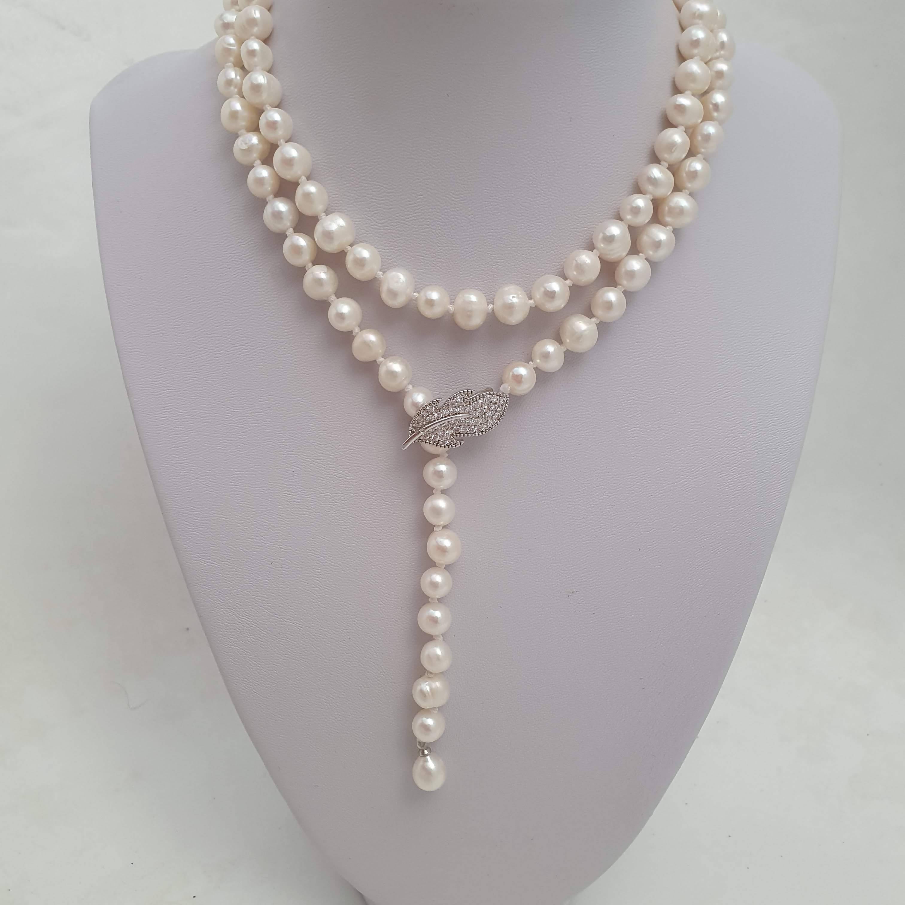 Collar largo perlas de agua dulce con broche hoja microcircones