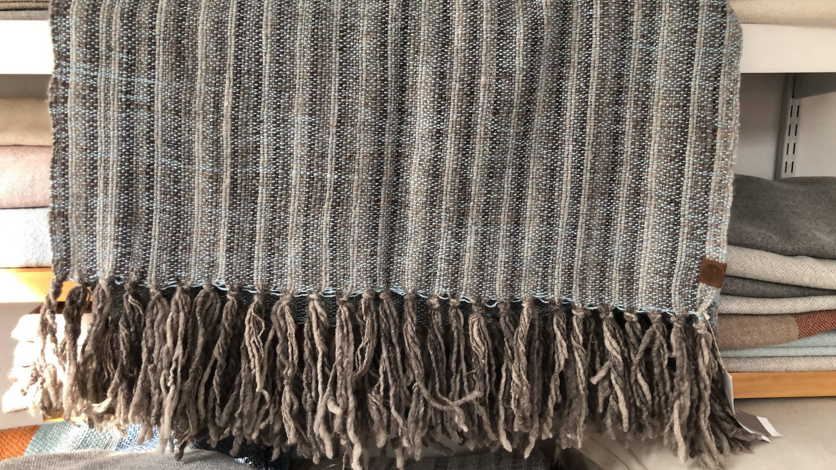 Piecera Queen de Oveja Gris y Alpaca Verde Agua