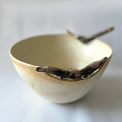 Vasija con detalle en madera