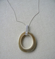 COLLAR CADENA PLATA ARGOLLA CUERNO PALO