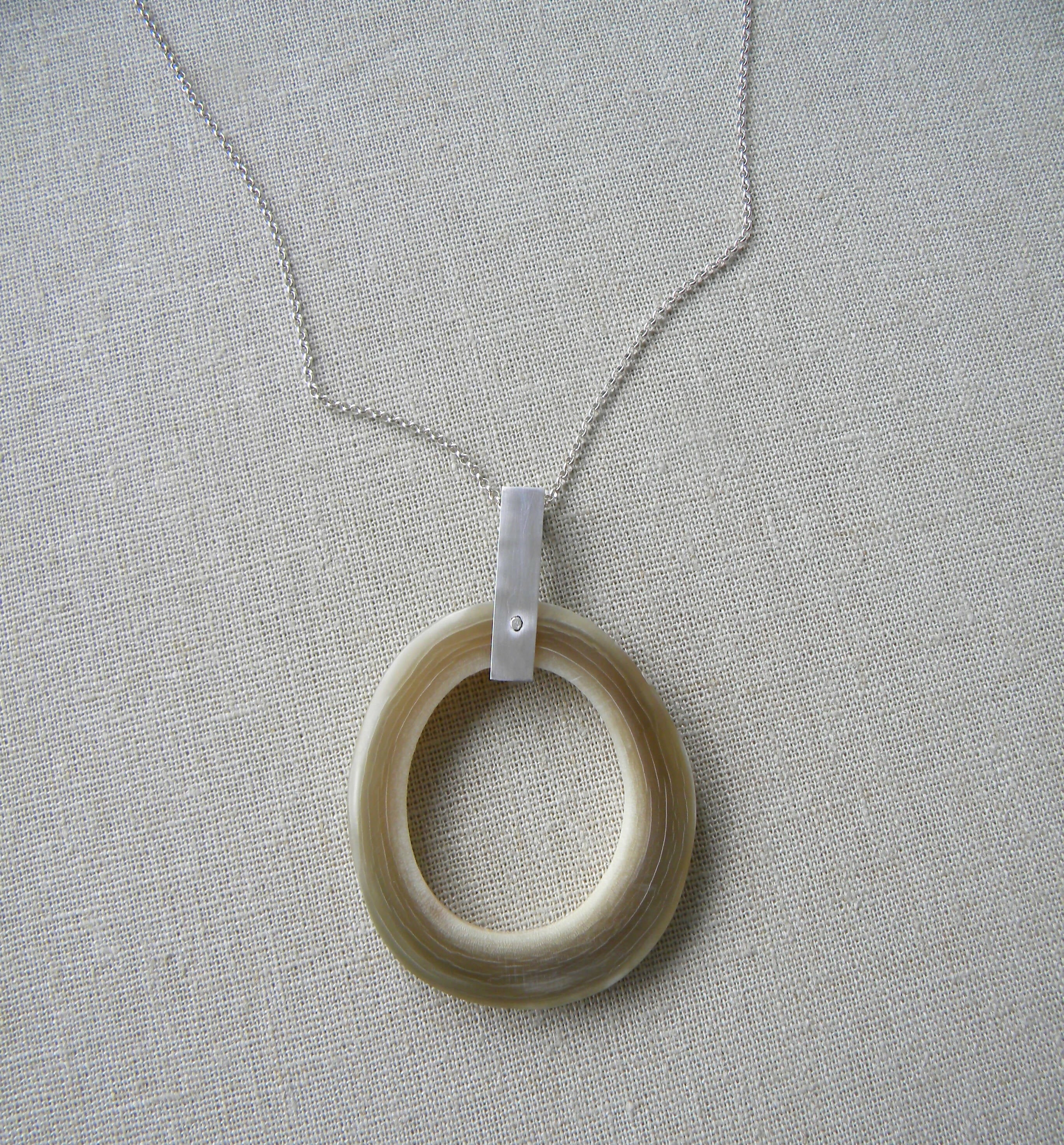 COLLAR CADENA PLATA ARGOLLA CUERNO PALO