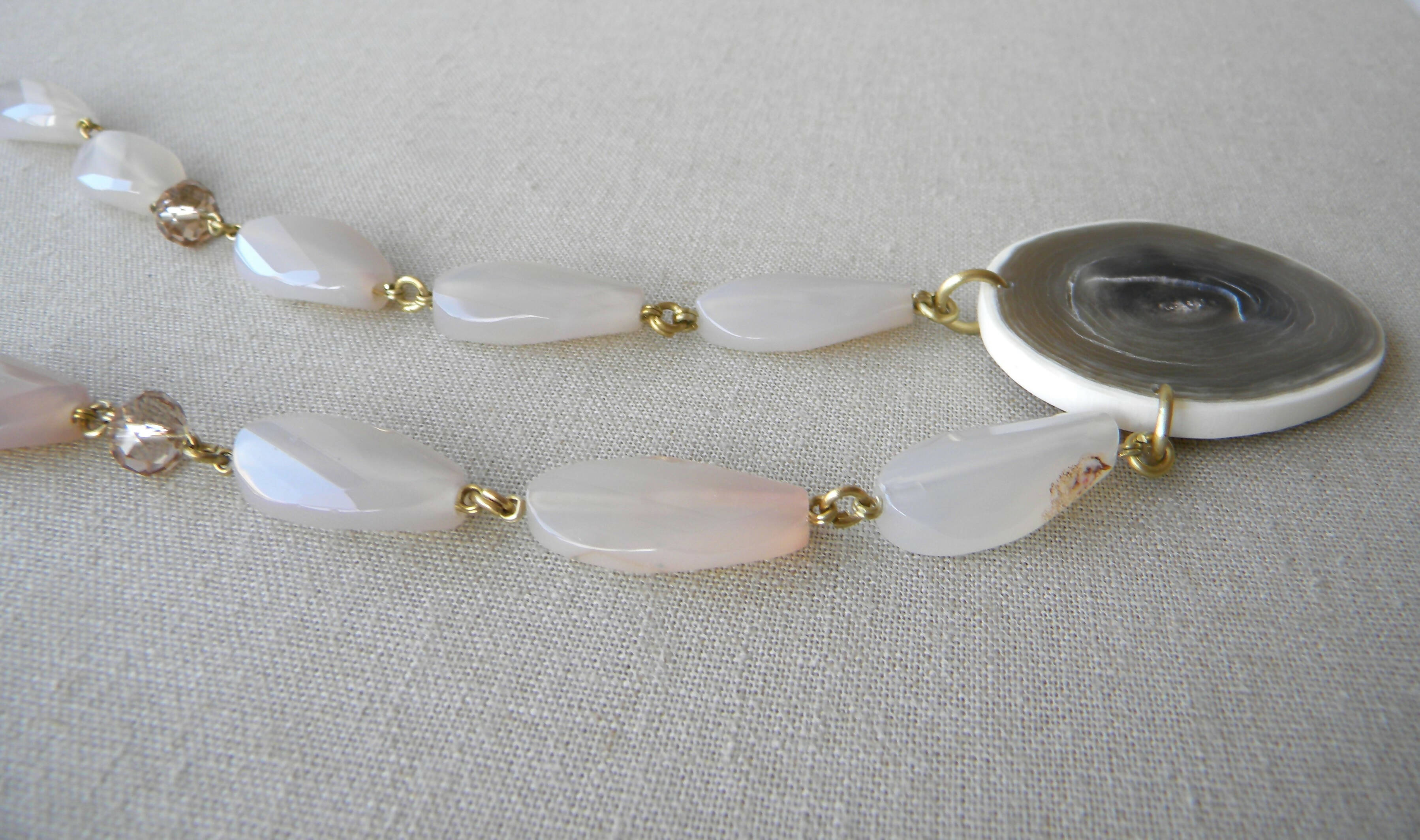 COLLAR LARGO ÁGATAS BLANCAS Y HUMO