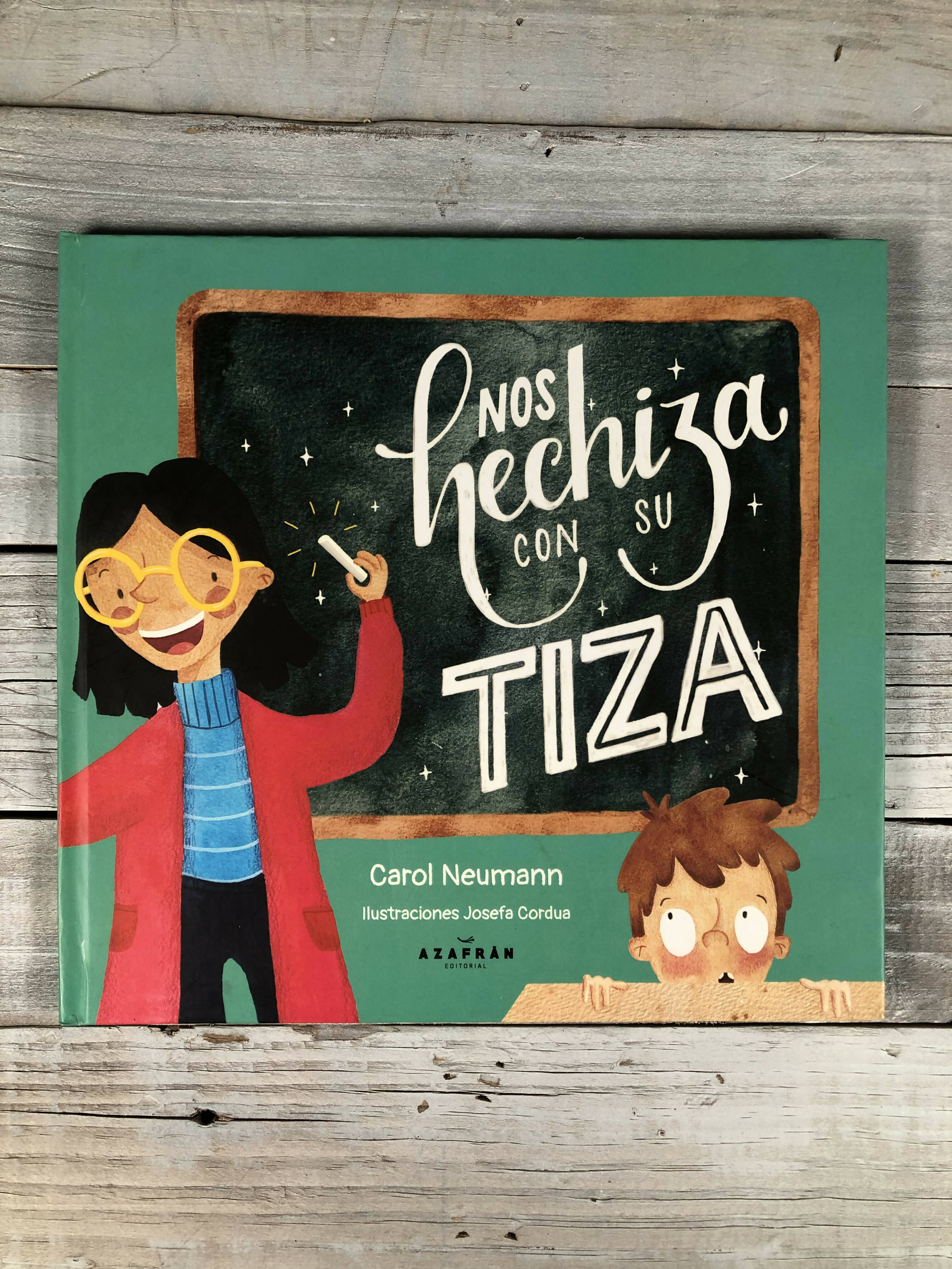 Nos hechiza con su tiza