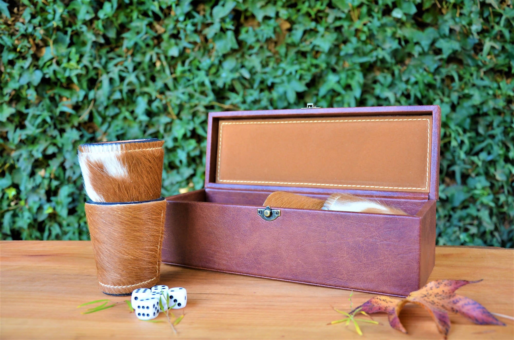 JUEGO DE CACHOS CUERO CON PELO NATURAL HECHO A MANO RAIQUEN