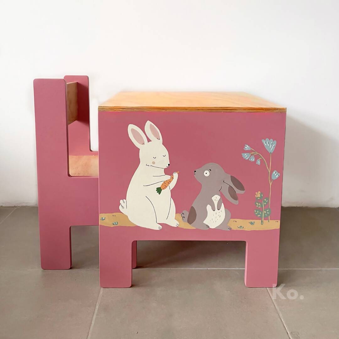 (A PEDIDO) Mesa con una silla "Rabbits and Carrot"