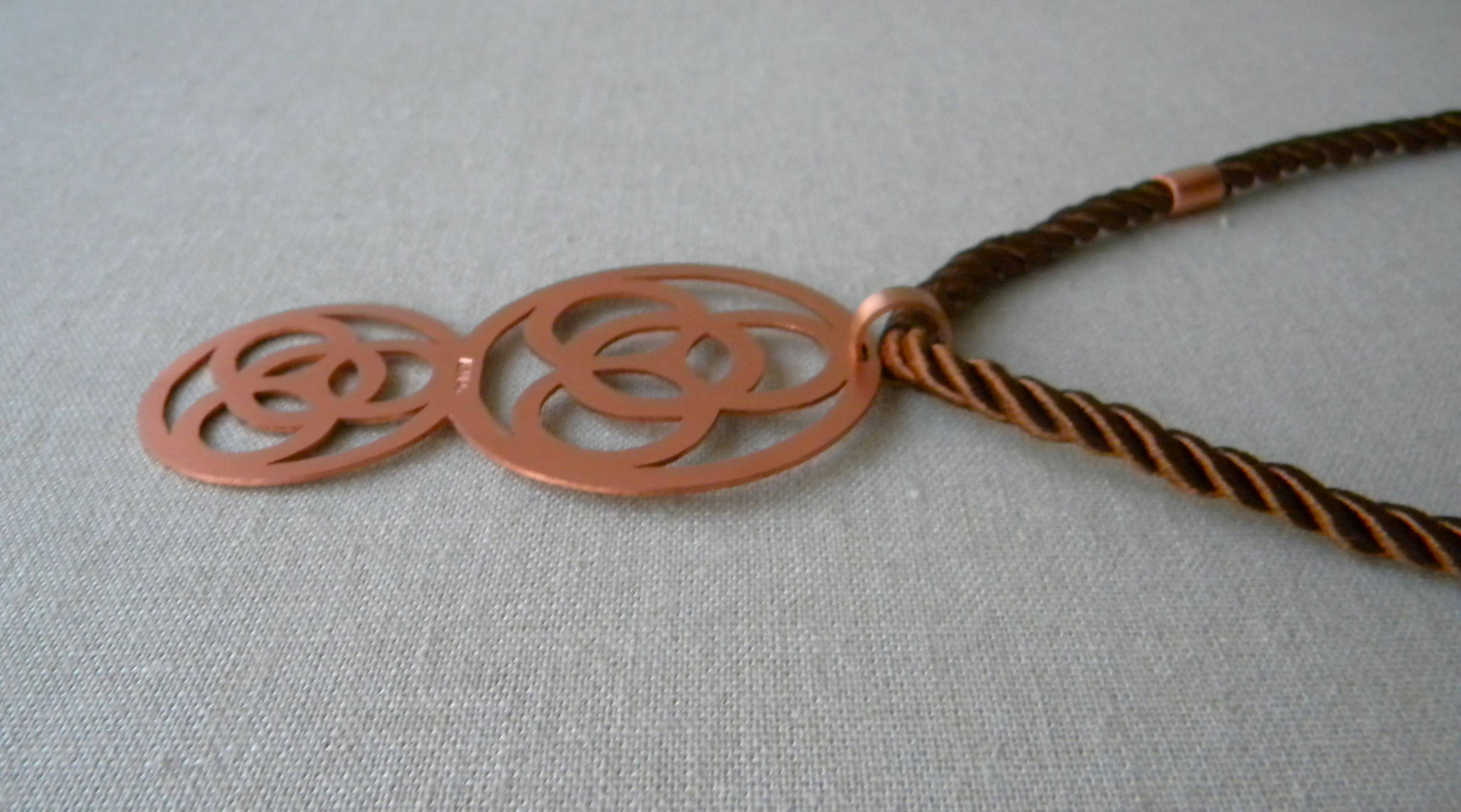 COLLAR COBRE CORTO SEDA MULTICIRCULO