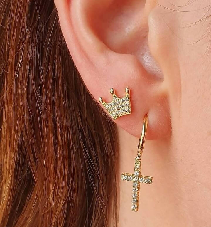 Argollas con cruz colgando baño oro