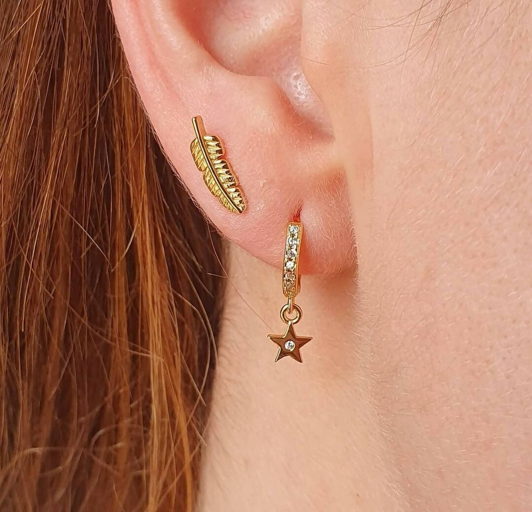 ARGOLLAS MINI CON ESTRELLA CIRCON COLGANDO BAÑO ORO