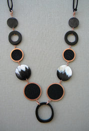 COLLAR COBRE CÍRCULOS SALMÓN Y CUERNO