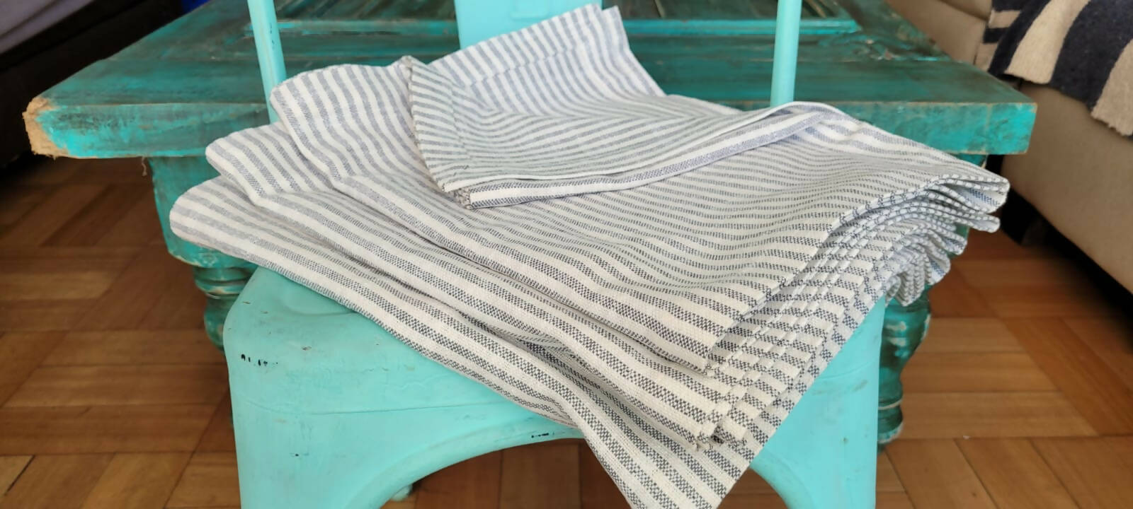 CAMINO MESA LINO RALLADO GRIS CON BLANCO