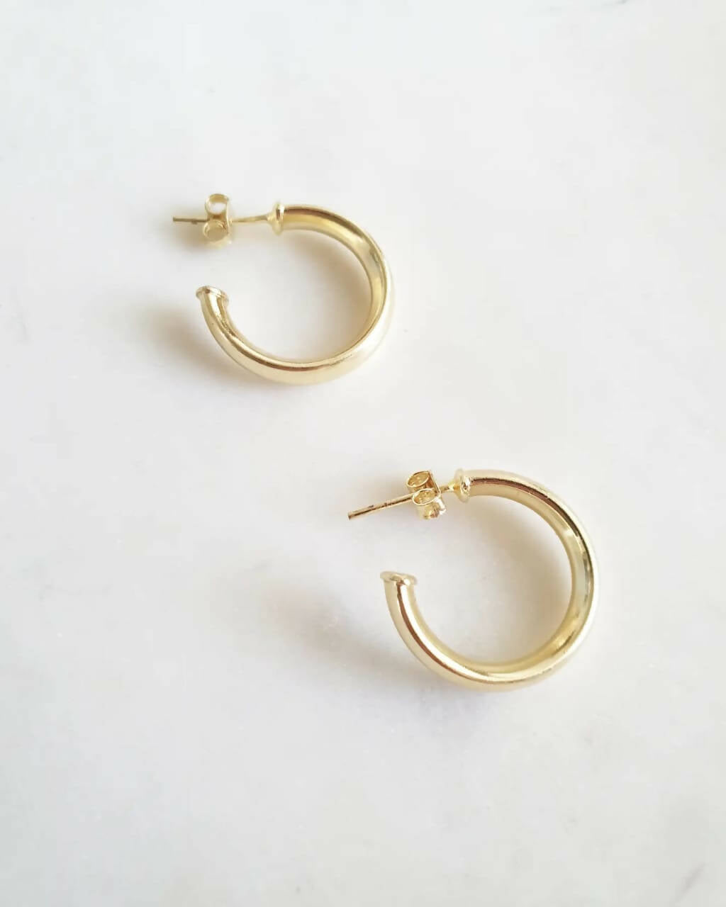 ARGOLLAS SOFÍA 20MM BAÑO ORO