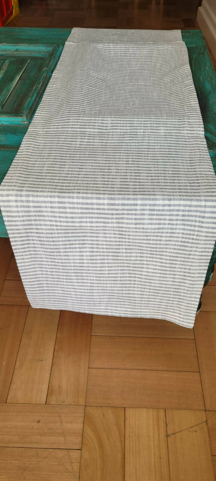 CAMINO MESA LINO RALLADO GRIS CON BLANCO